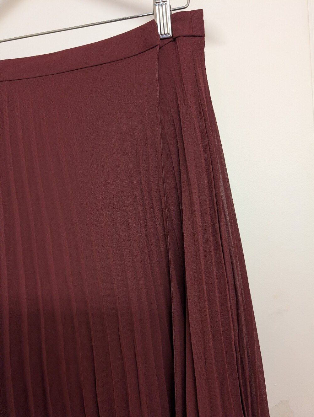 RW&CO BURGUNDY PLEATED MIDI SKIRT SIZE 4 - Picture 3 of 6